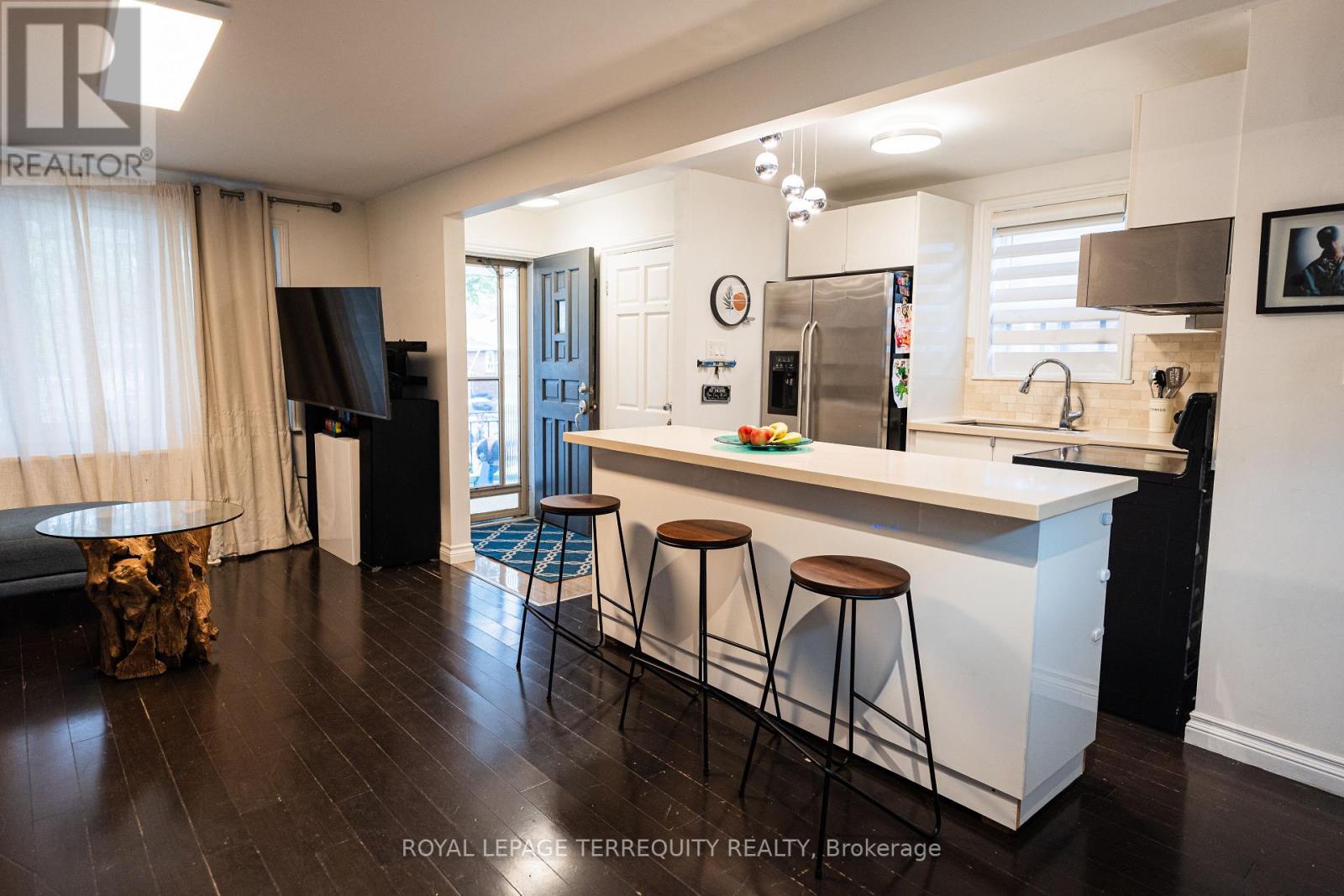 Property at 968 CASTLEFIELD AVENUE image 4