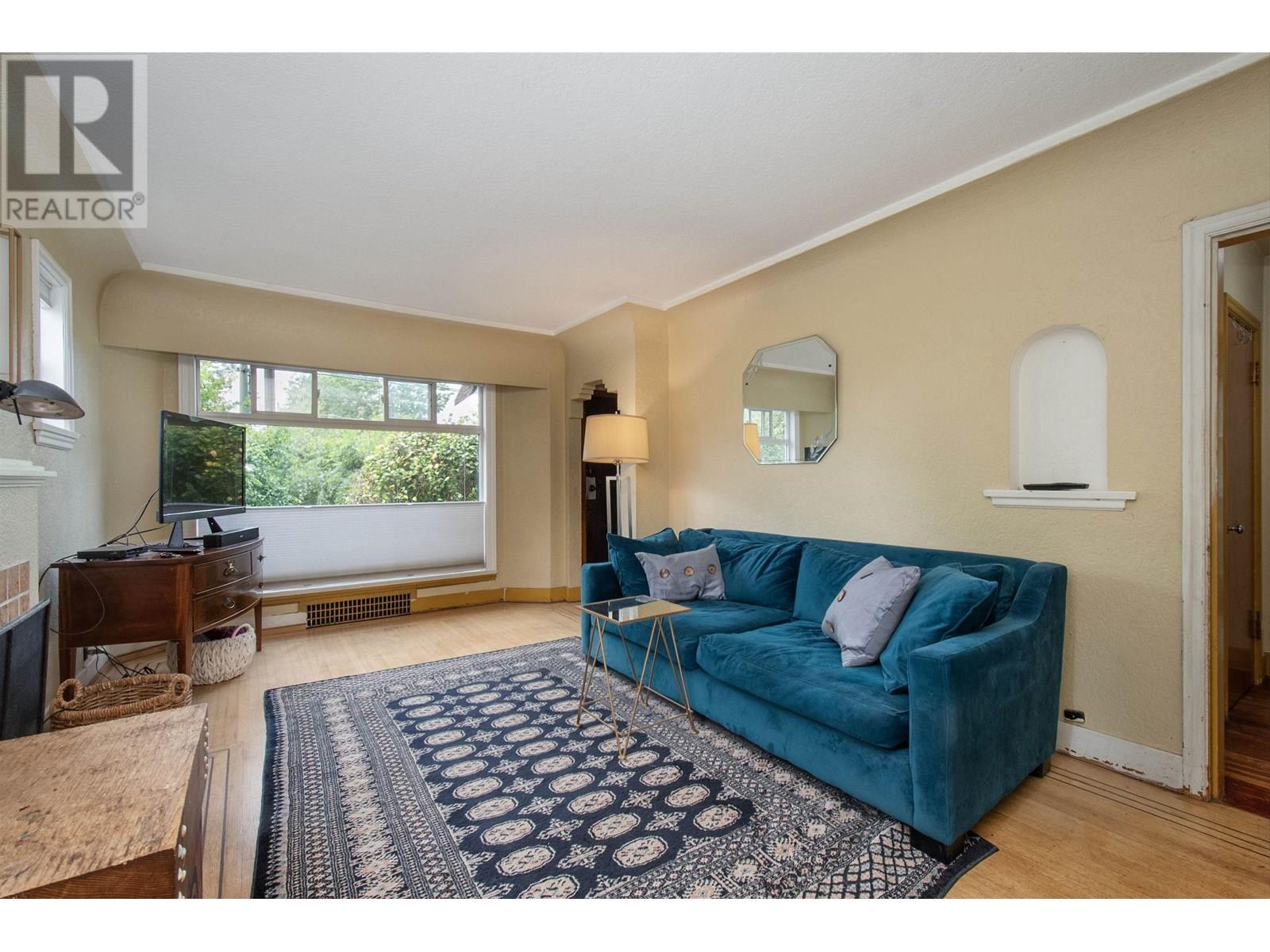 Property at 2686 NANAIMO STREET image 2
