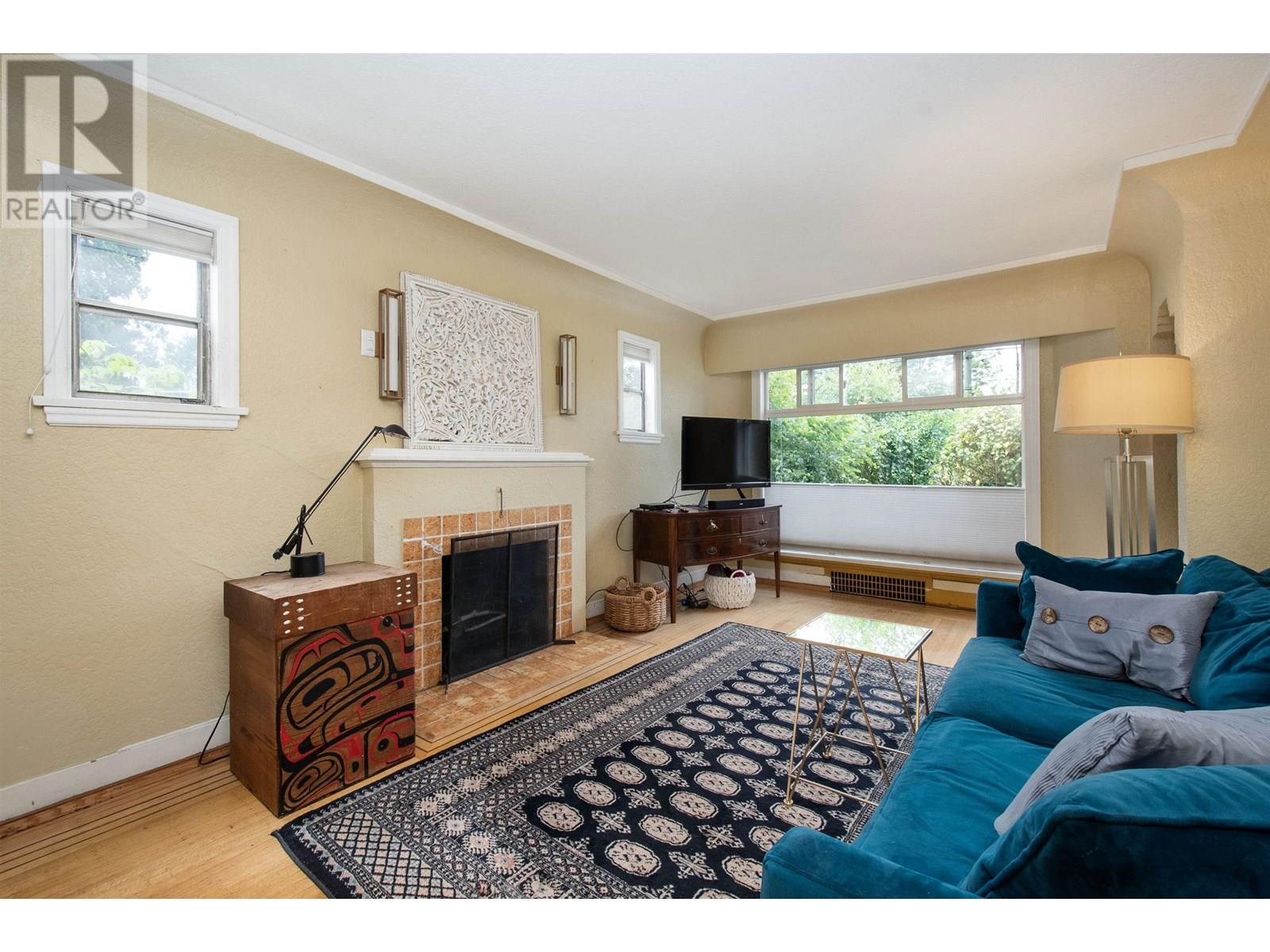 Property at 2686 NANAIMO STREET image 3