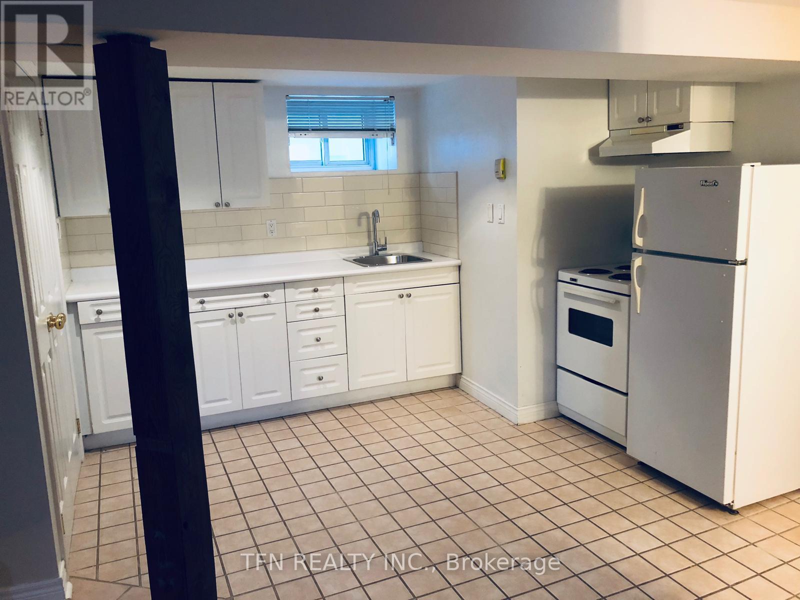 447 Oakwood Avenue, Toronto (Oakwood Village), Ontario  M6E 2W4 - Photo 10 - C12229714