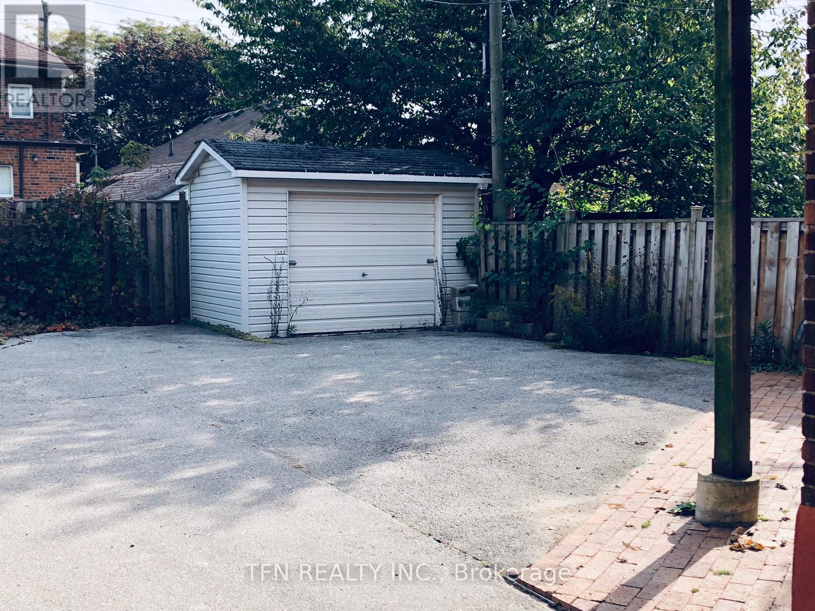 447 Oakwood Avenue, Toronto (Oakwood Village), Ontario  M6E 2W4 - Photo 3 - C12229714