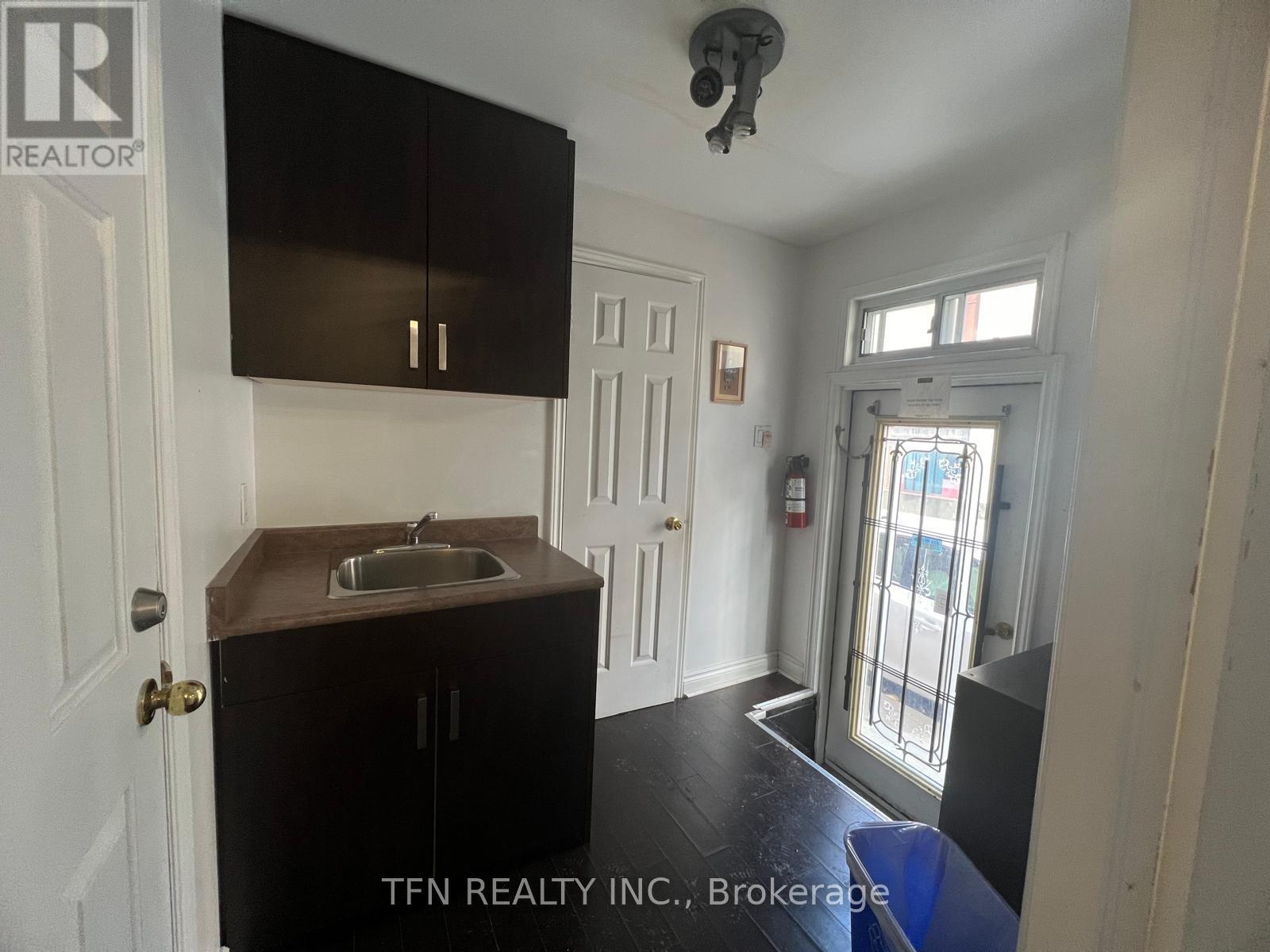 384 Queen Street E, Toronto (Regent Park), Ontario  M5A 1T1 - Photo 16 - C12229776