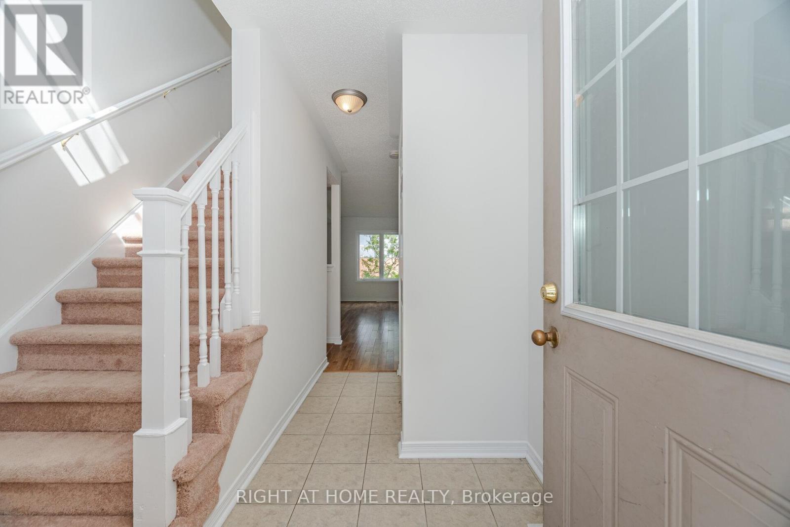 23 Peartree Court, Barrie (Allandale Heights), Ontario  L4N 6N7 - Photo 5 - S12220647