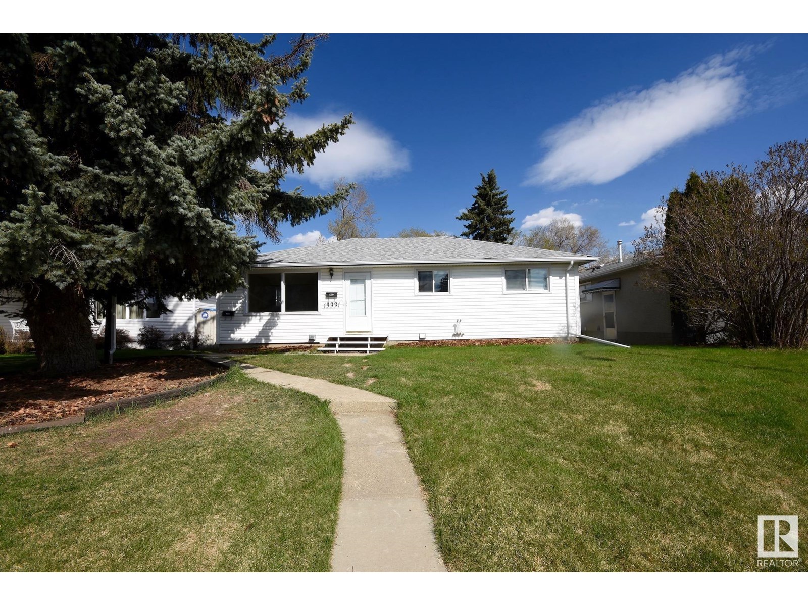 Property at 13331 131 ST NW image 2