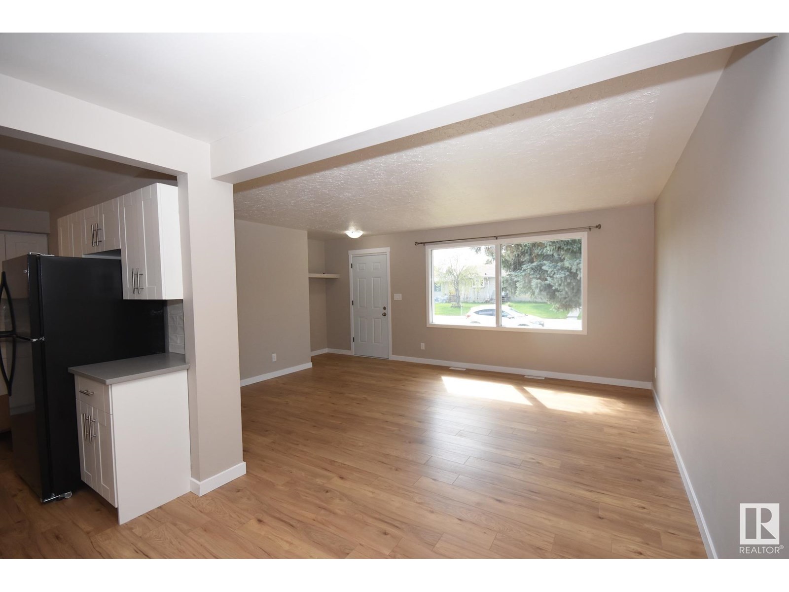 Property at 13331 131 ST NW image 4