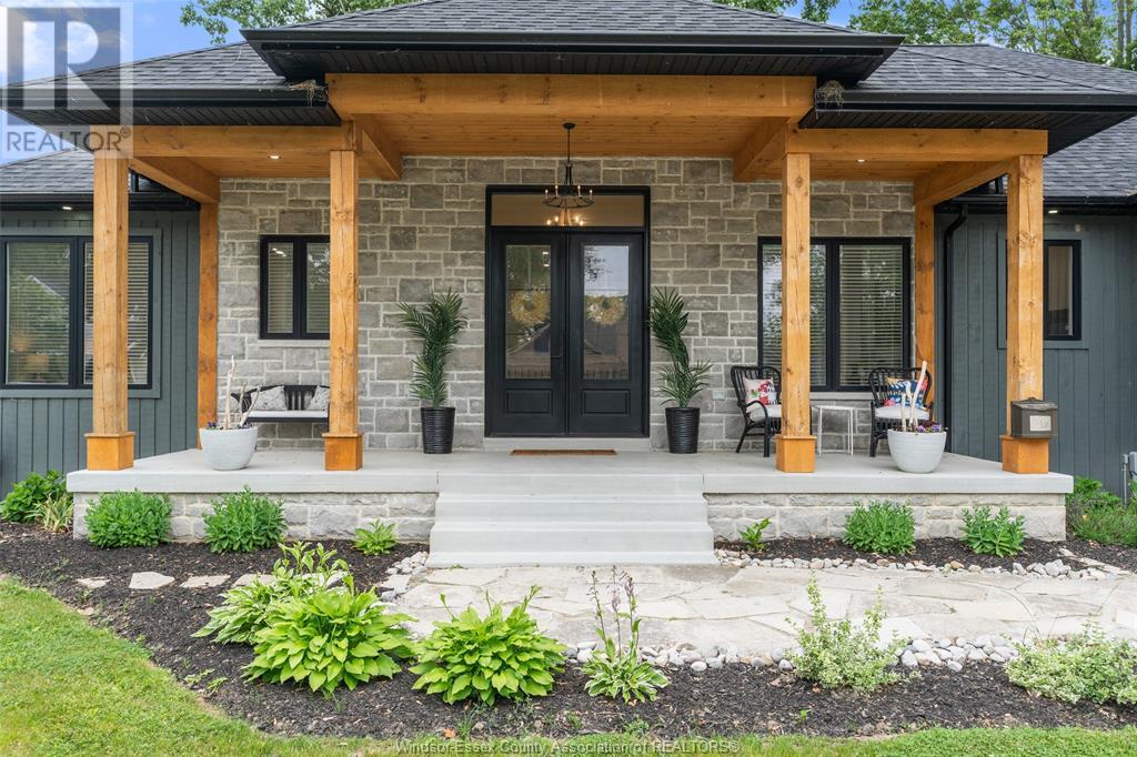 Property at 919 Erie AVENUE West image 3