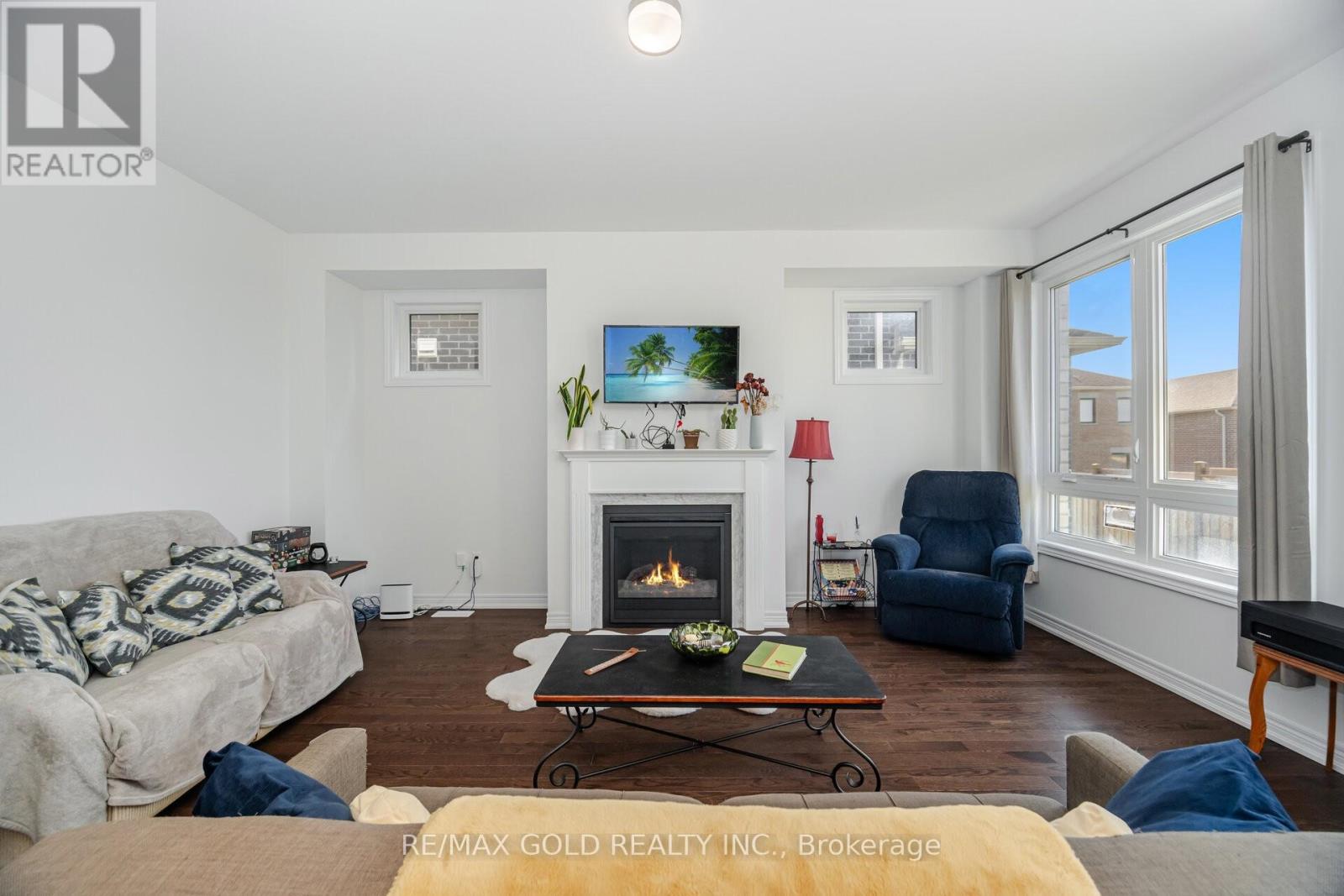Property at 155 FENCHURCH MANOR image 5