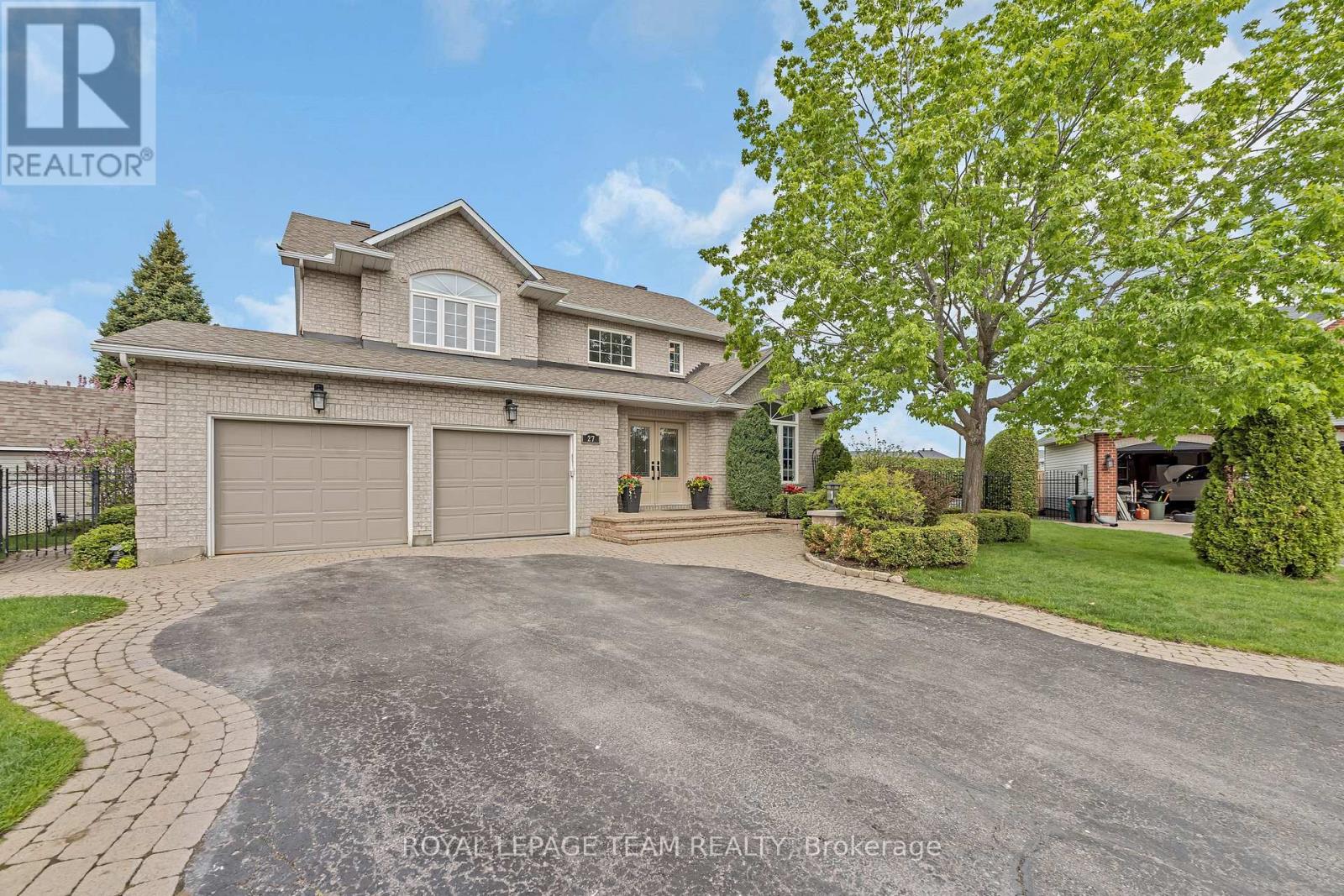 Property at 27 HERITAGE GROVE CRESCENT image 2