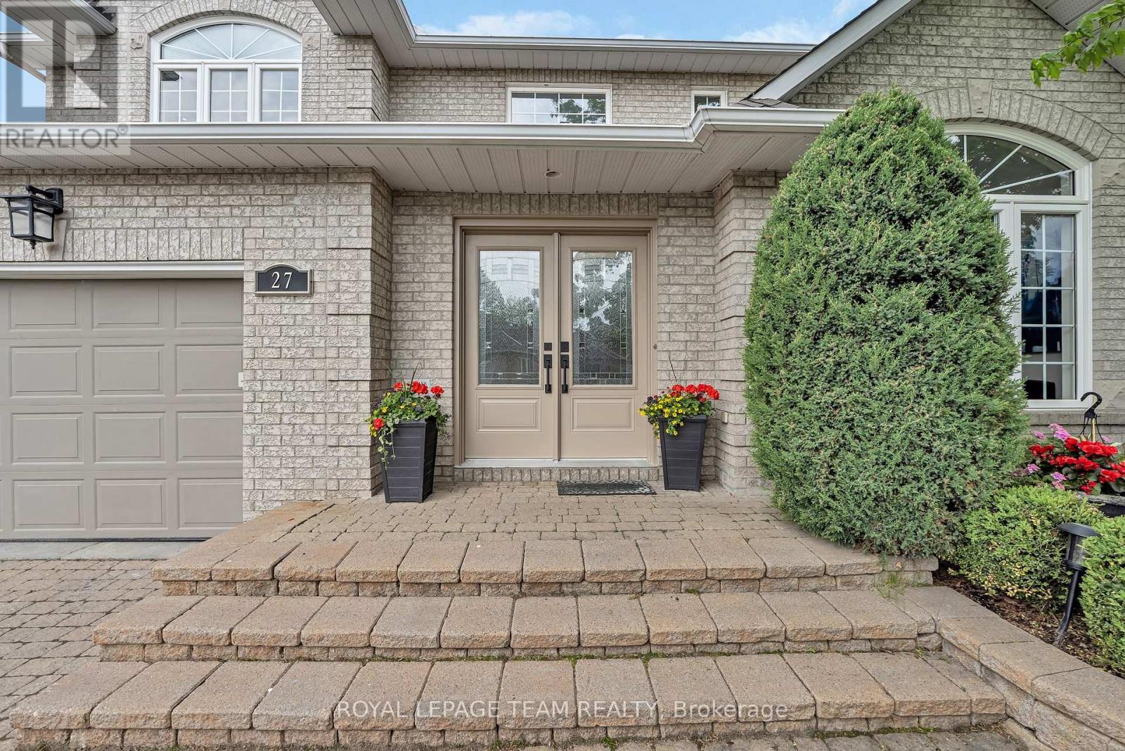 Property at 27 HERITAGE GROVE CRESCENT image 4