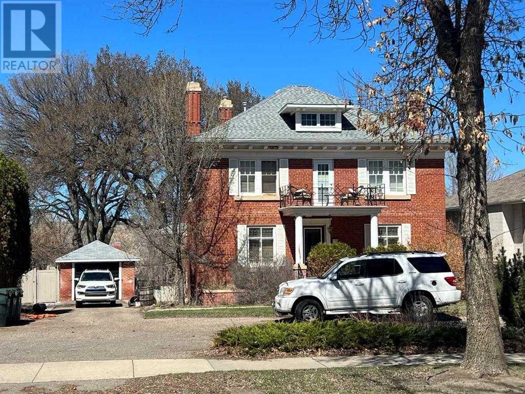Property at 258 1 Street SE image 3