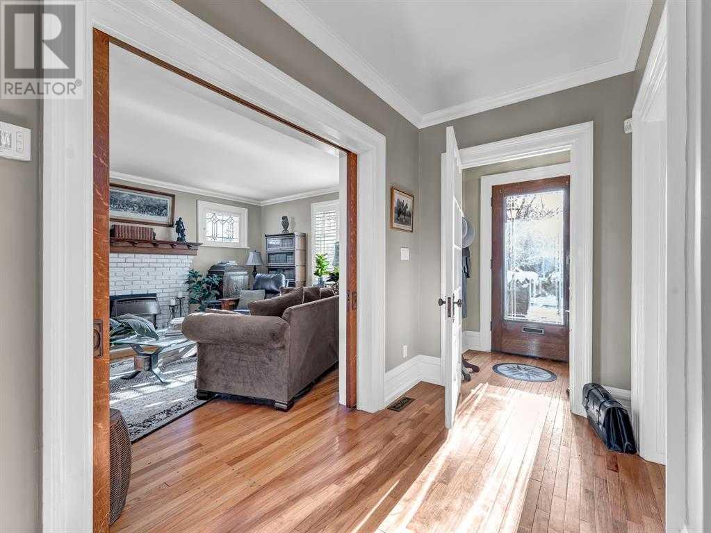 Property at 258 1 Street SE image 5