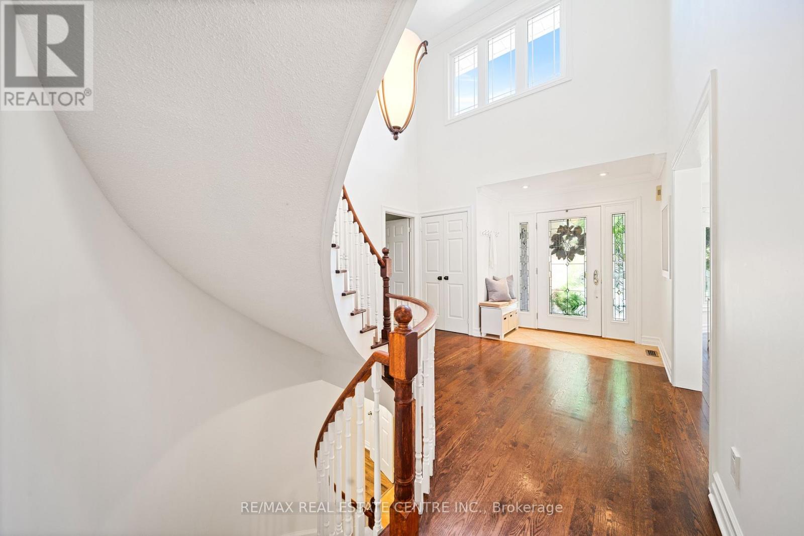 Property at 1246 OLD CARRIAGE WAY image 3