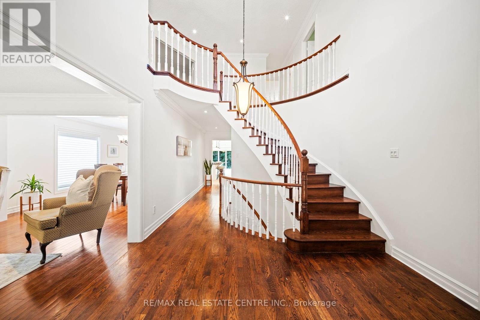 Property at 1246 OLD CARRIAGE WAY image 4