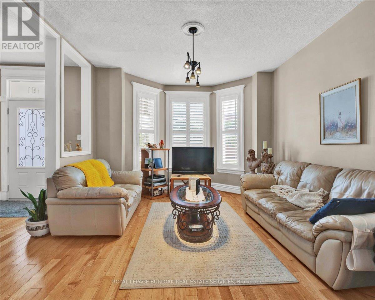 Property at 161 WENTWORTH STREET N image 4
