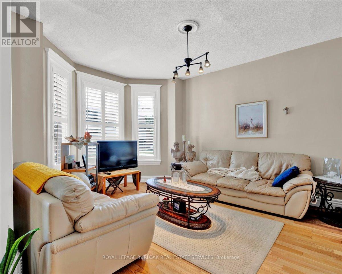 Property at 161 WENTWORTH STREET N image 5