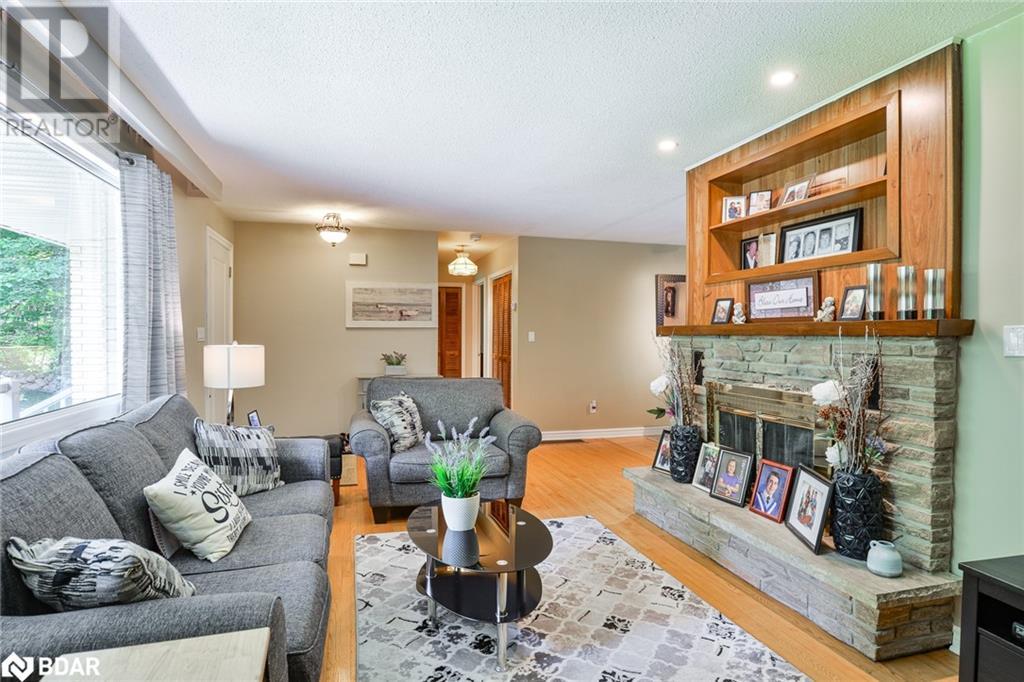 Property at 105 WELLINGTON Street image 4