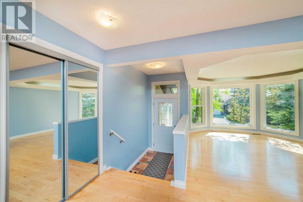 Property at 31 Signal Hill Way SW image 4