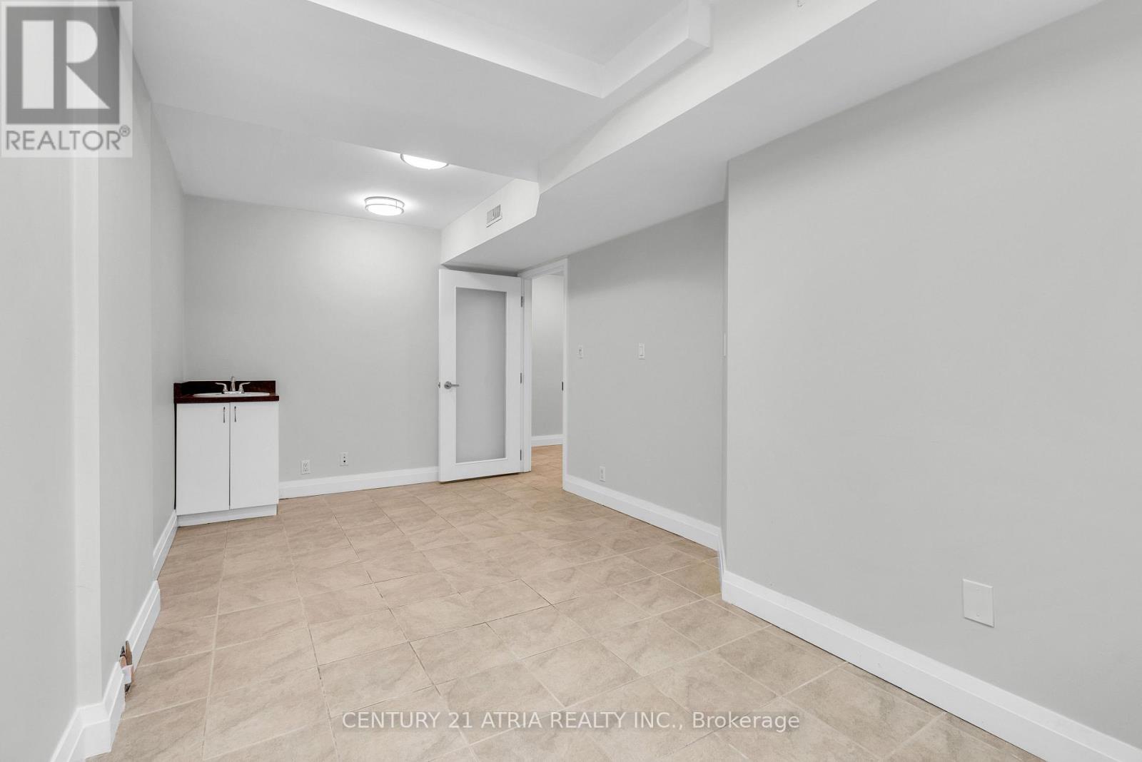 101 - 1590 Yonge Street, Toronto, Ontario  M4T 1Z8 - Photo 15 - C12228498