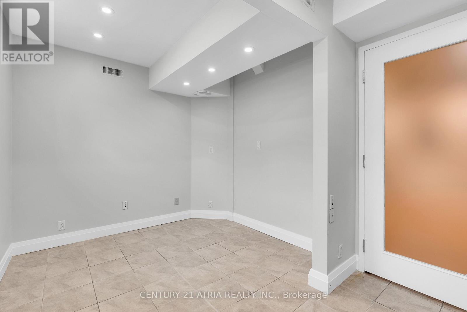 101 - 1590 Yonge Street, Toronto, Ontario  M4T 1Z8 - Photo 17 - C12228498