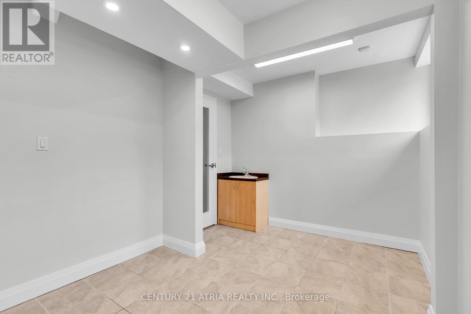 101 - 1590 Yonge Street, Toronto, Ontario  M4T 1Z8 - Photo 16 - C12228498