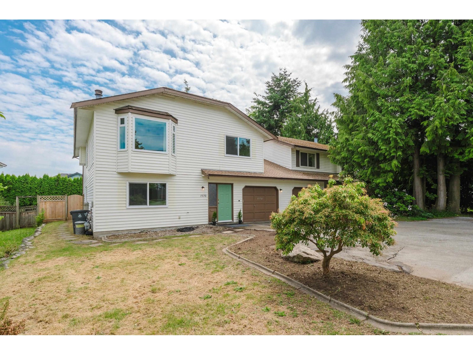 Property at 1570 161 STREET image 2