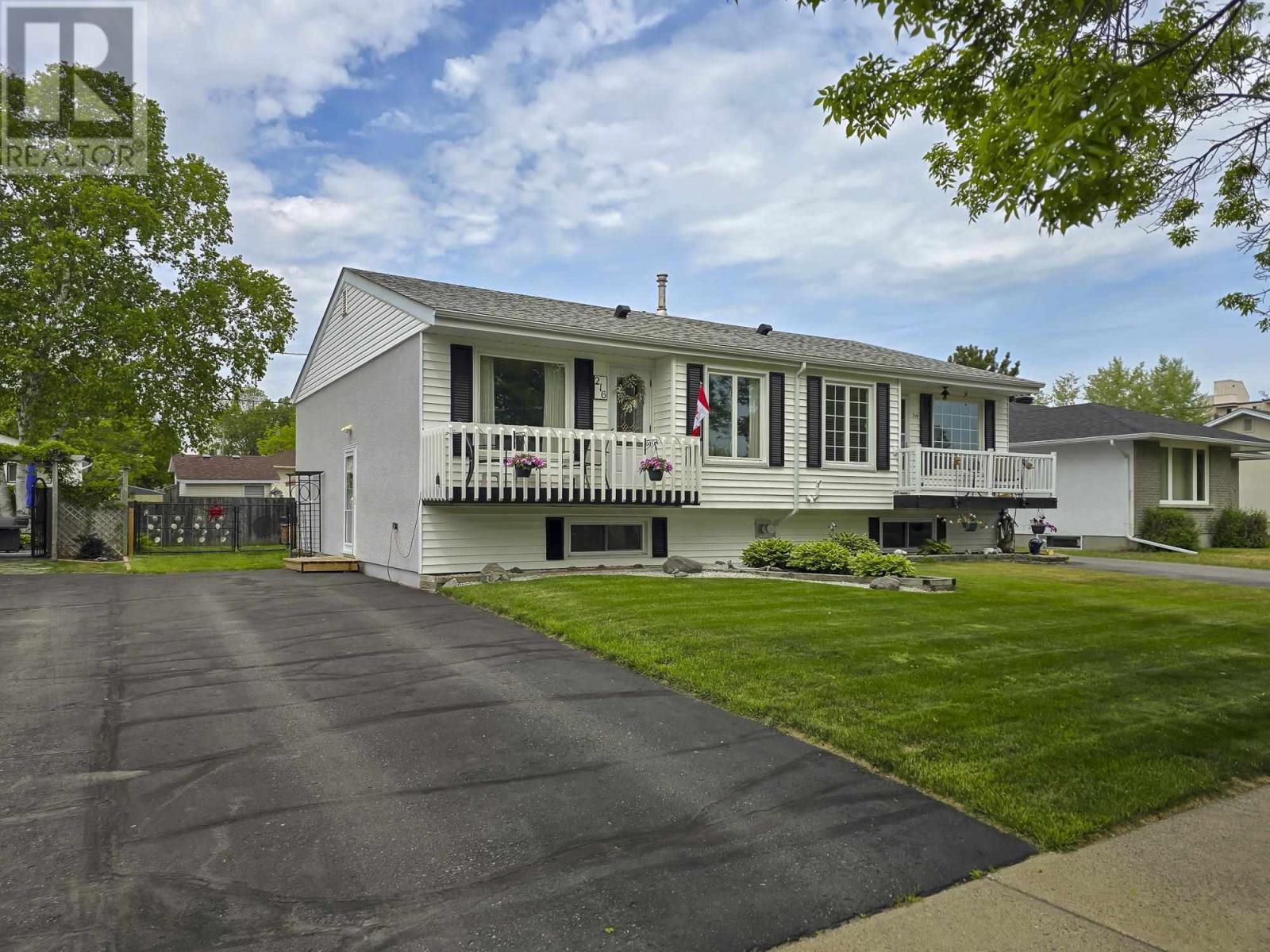 Property at 216 Huron CRES image 1
