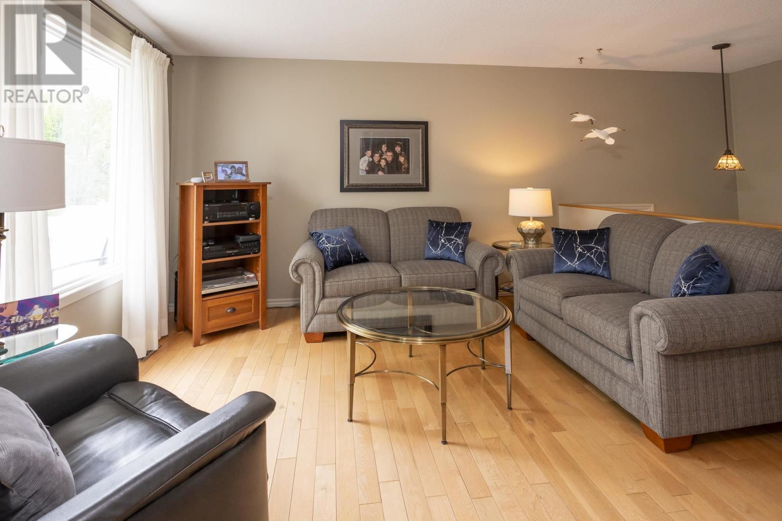 Property at 216 Huron CRES image 5