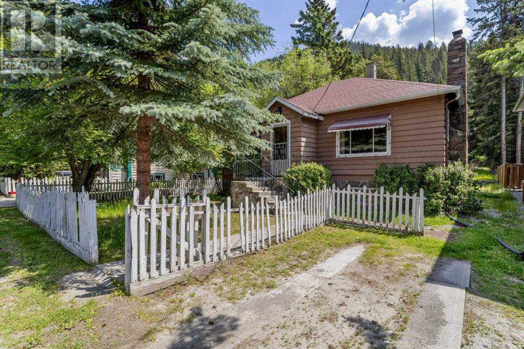 404 Otter Street, Banff, Alberta  T1L 1E3 - Photo 1 - A2232374