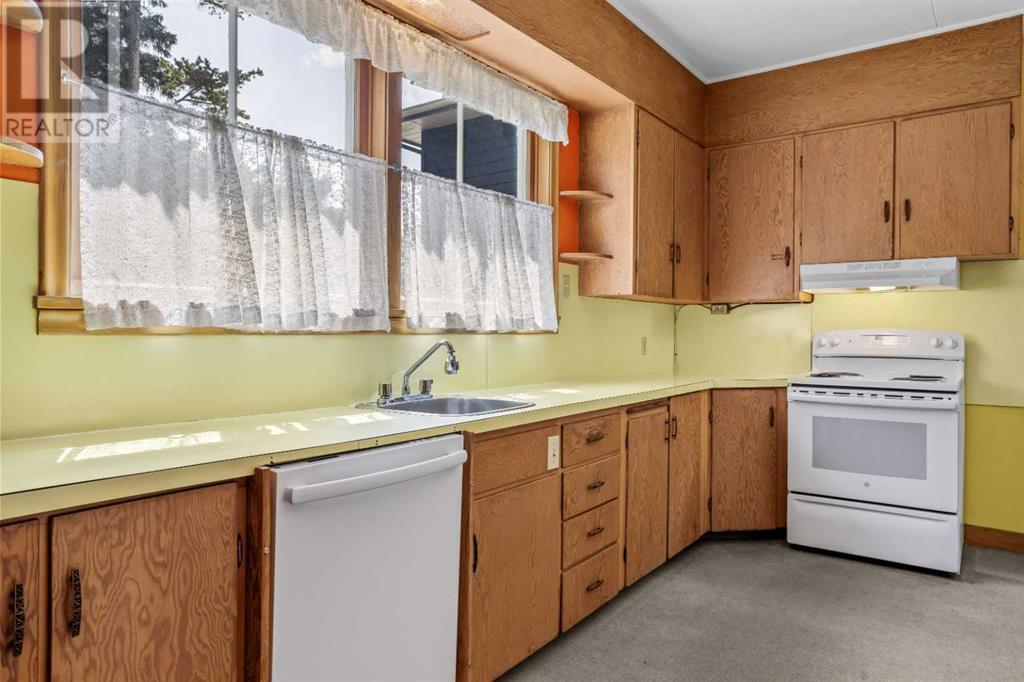 404 Otter Street, Banff, Alberta  T1L 1E3 - Photo 10 - A2232374