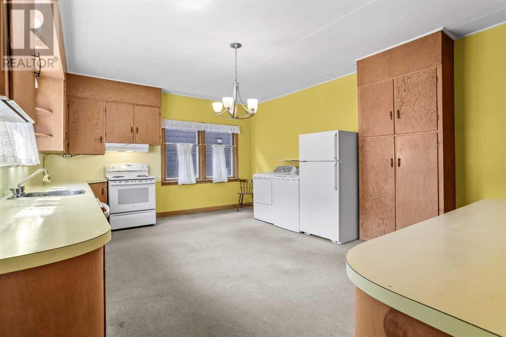 404 Otter Street, Banff, Alberta  T1L 1E3 - Photo 11 - A2232374