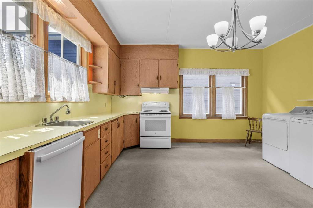 404 Otter Street, Banff, Alberta  T1L 1E3 - Photo 12 - A2232374