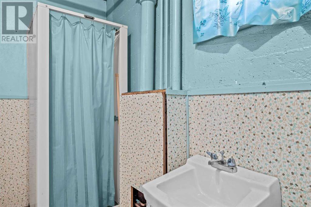 404 Otter Street, Banff, Alberta  T1L 1E3 - Photo 35 - A2232374