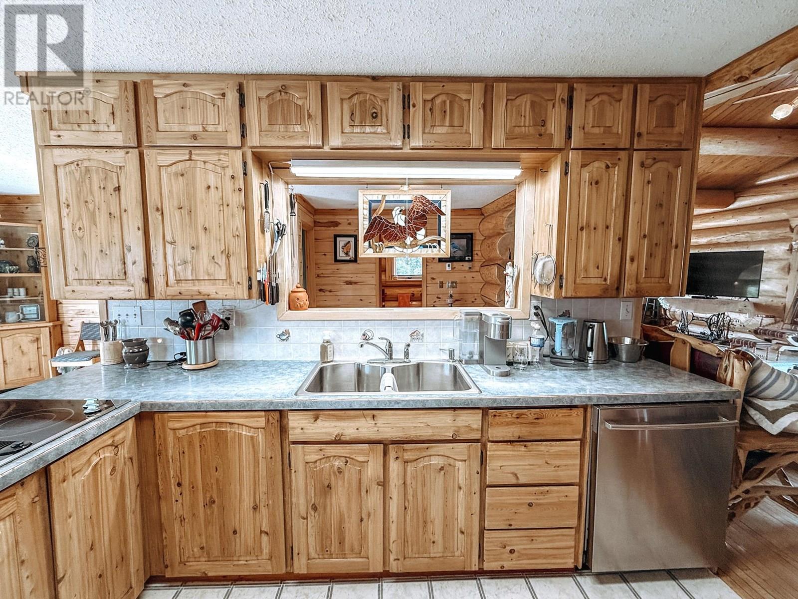 9736 97 Cariboo Highway, Clinton, British Columbia  V0K 1K0 - Photo 11 - 10352263