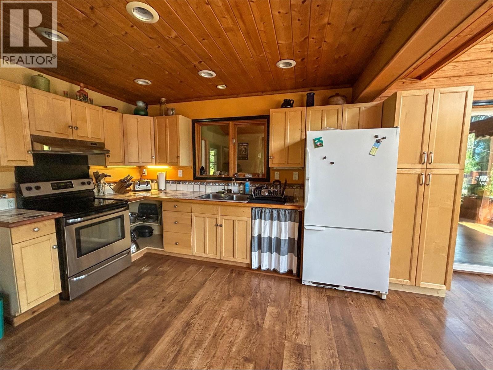 11200 Highway 3a Highway, Sanca, British Columbia  V0B 1A2 - Photo 22 - 10352655