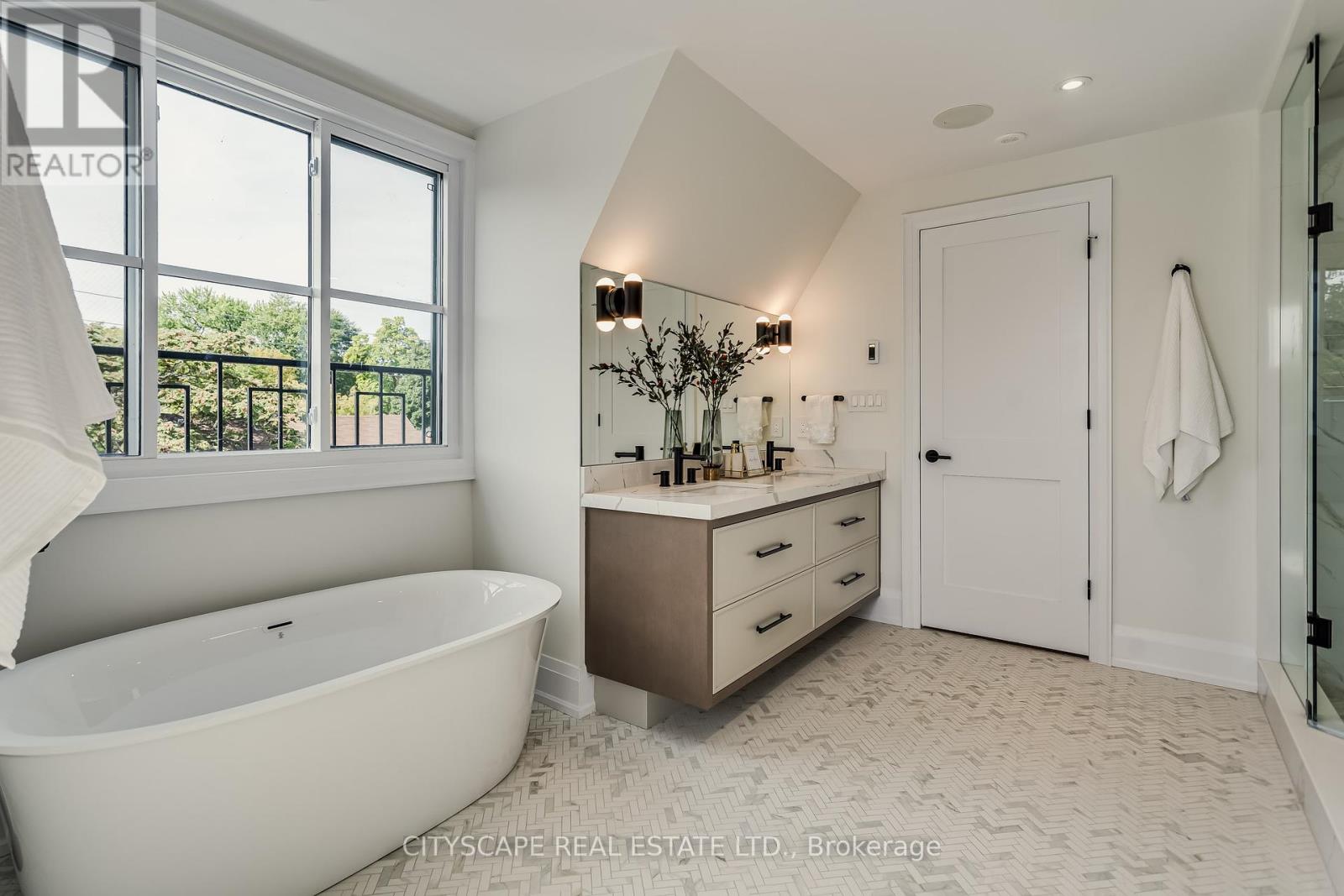372 Briar Hill Avenue, Toronto (Lawrence Park South), Ontario  M4R 1J2 - Photo 27 - C12229938