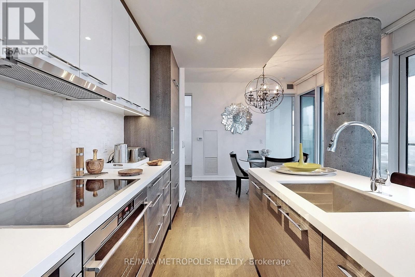 2102 - 488 University Avenue, Toronto, Ontario  M5G 0C1 - Photo 12 - C12230046