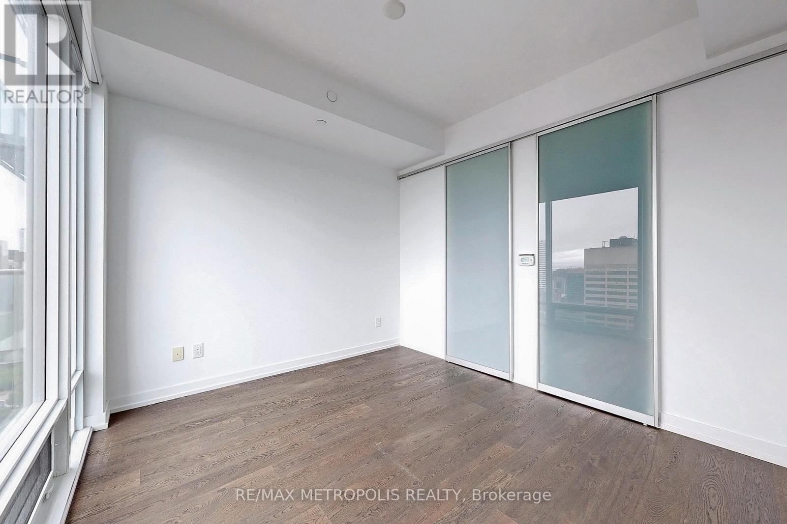 2102 - 488 University Avenue, Toronto, Ontario  M5G 0C1 - Photo 25 - C12230046