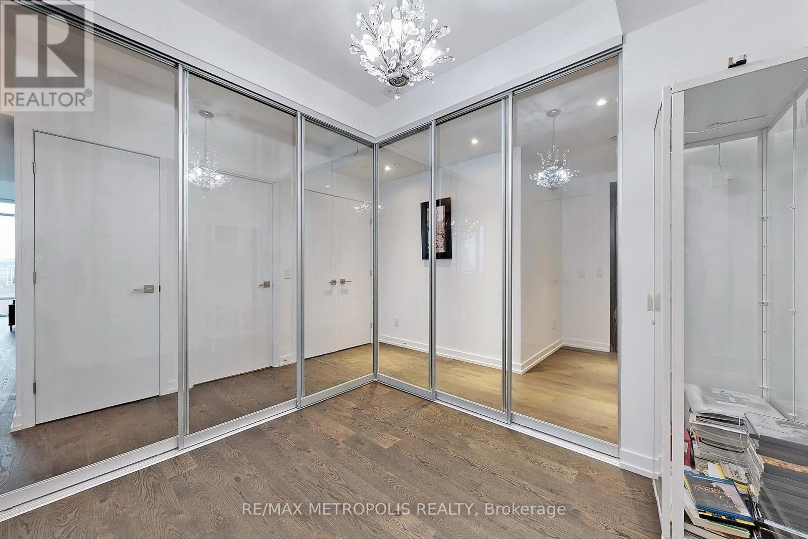 2102 - 488 University Avenue, Toronto, Ontario  M5G 0C1 - Photo 32 - C12230046