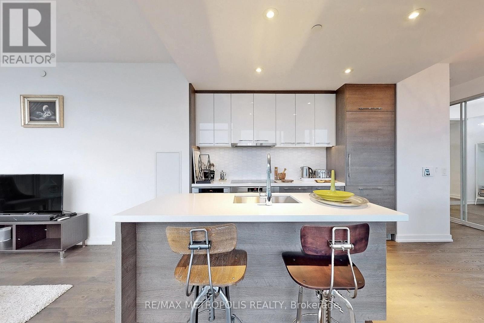 2102 - 488 University Avenue, Toronto, Ontario  M5G 0C1 - Photo 9 - C12230046