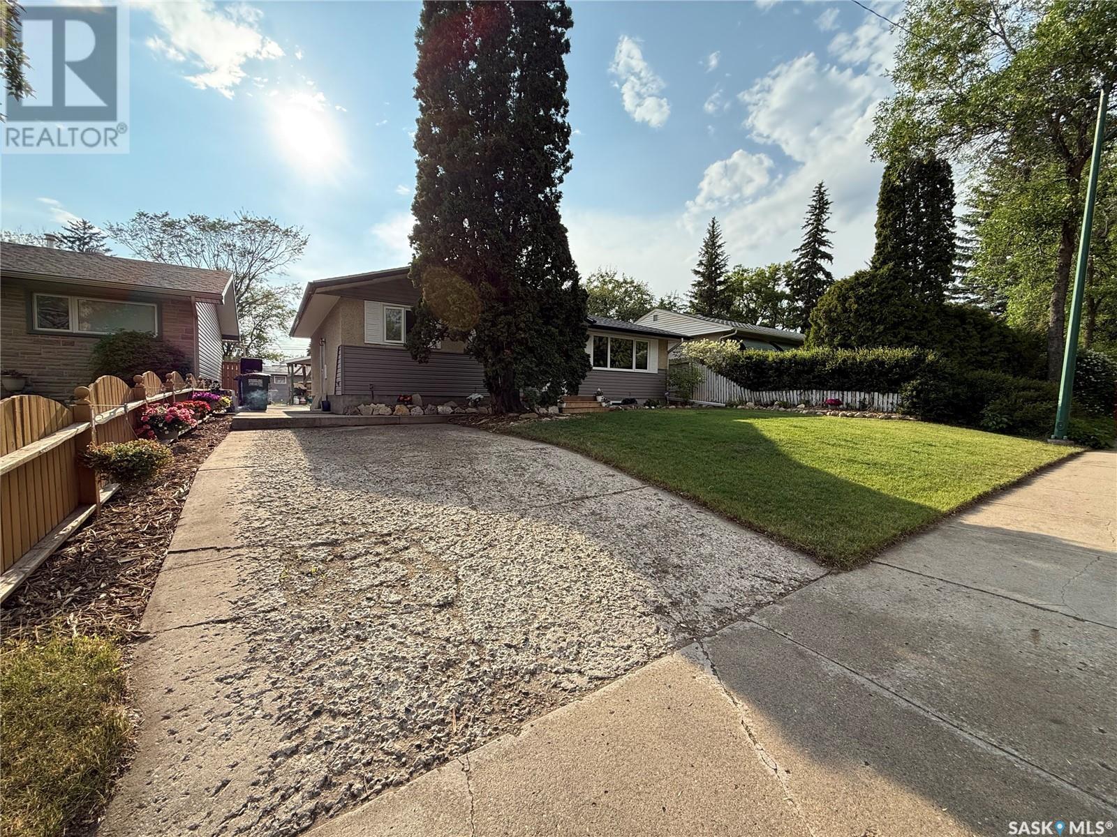 Property at 203 Winnipeg AVENUE N image 3