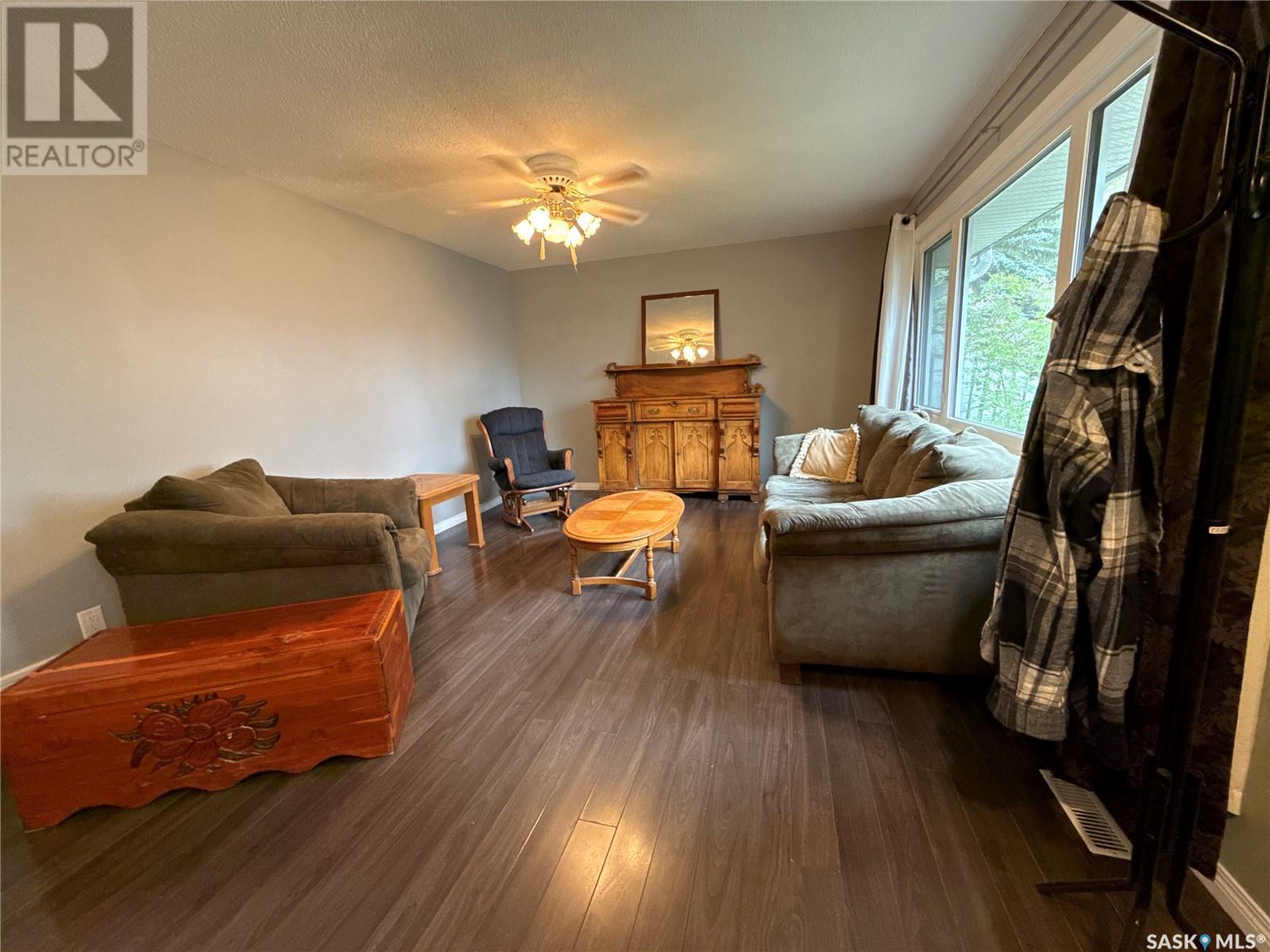 Property at 203 Winnipeg AVENUE N image 5