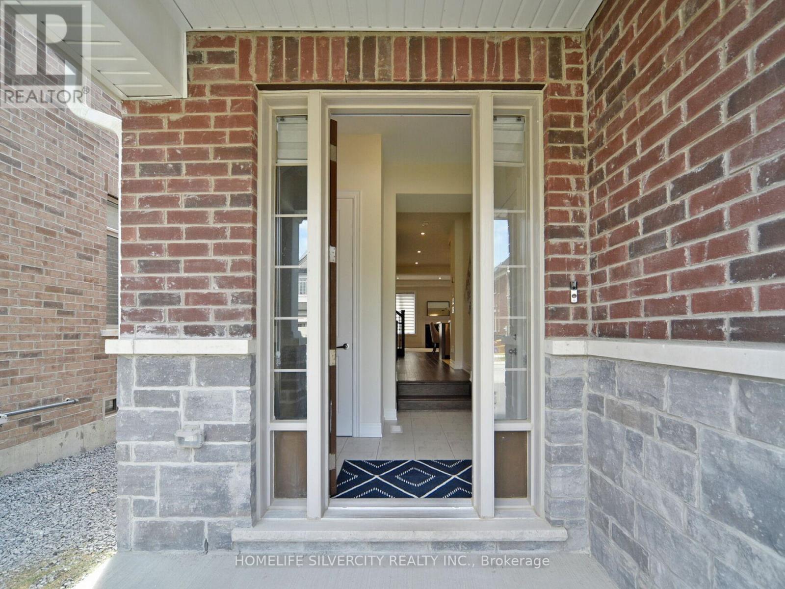 Property at 92 DEER RIDGE CRESCENT image 4