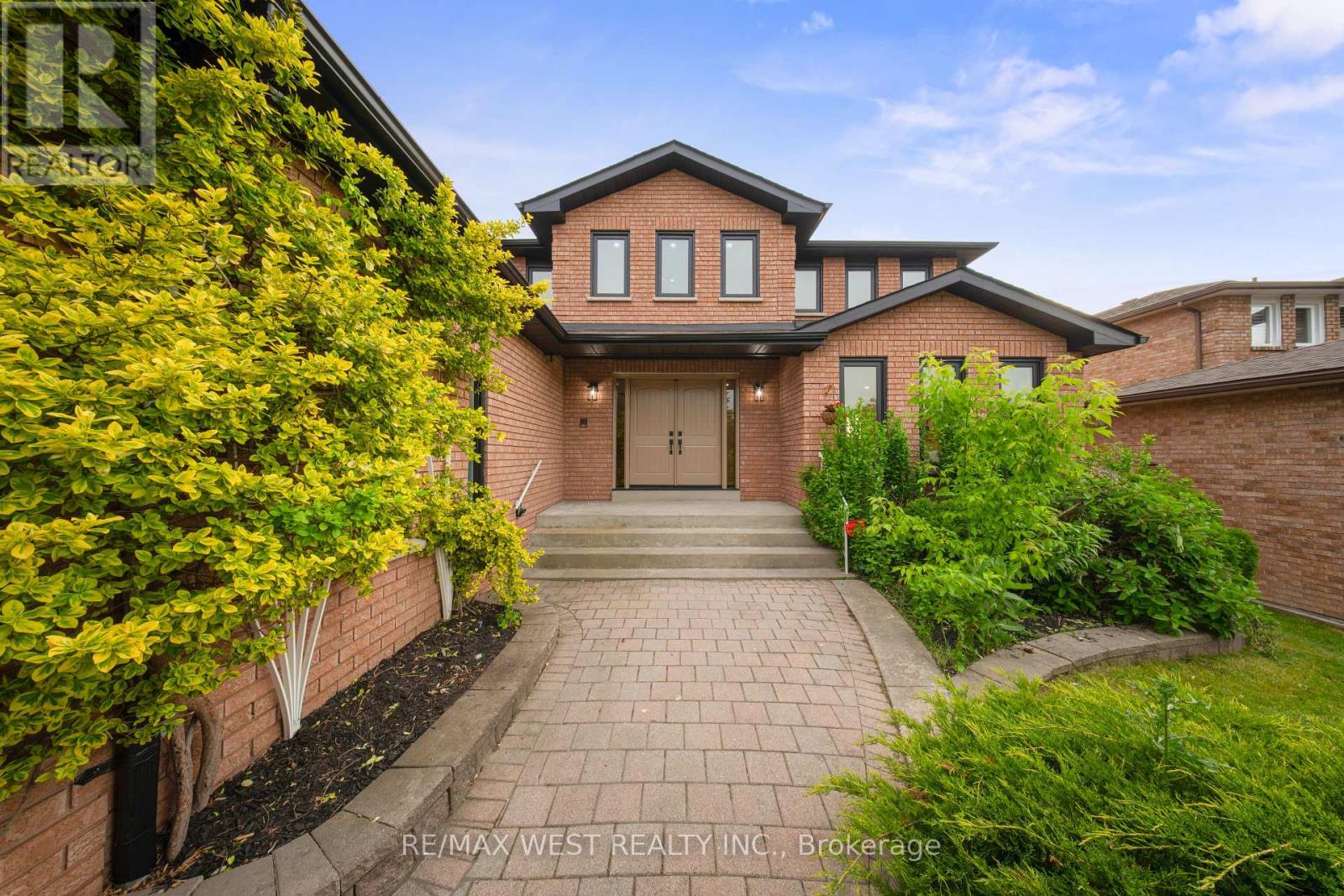 Property at 4 SNOWCREST CRESCENT image 1