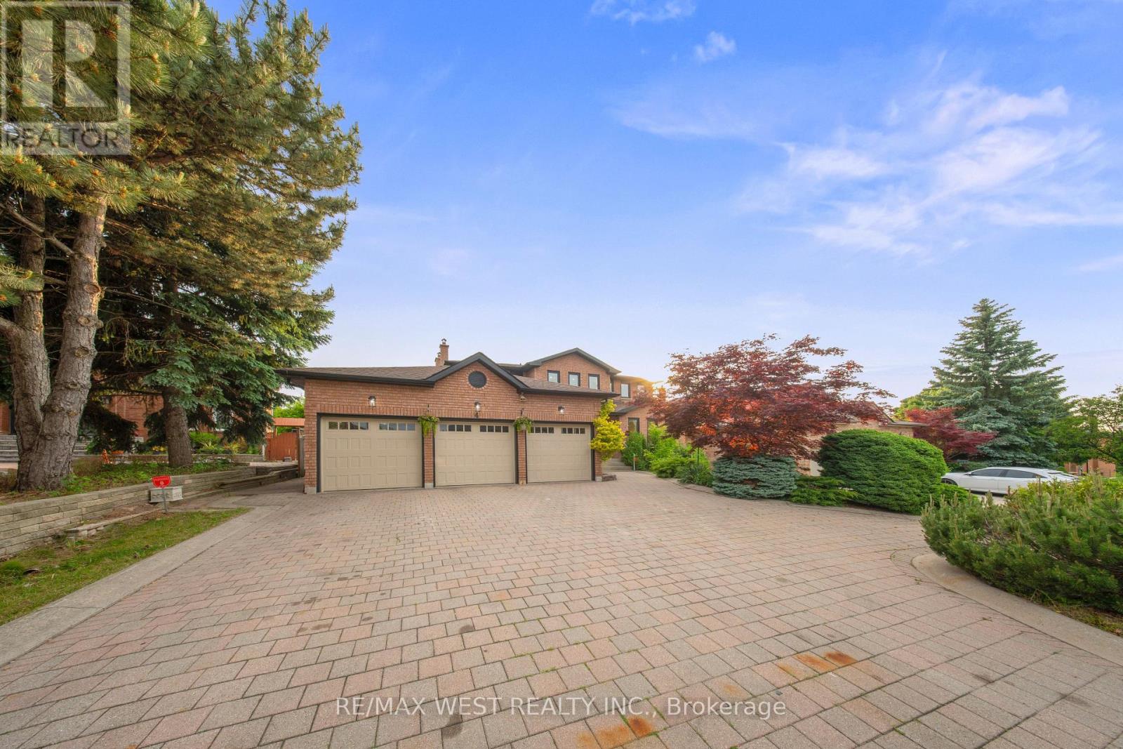 Property at 4 SNOWCREST CRESCENT image 3
