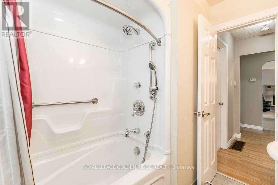 2082 Lea Road, Innisfil, Ontario  L9S 1T3 - Photo 9 - N12230157