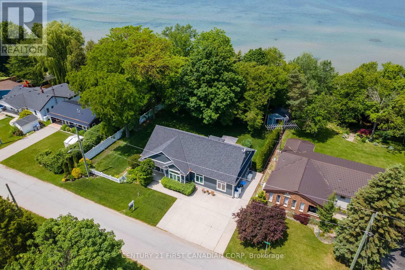 5144 Cedarview Drive, Lambton Shores, Ontario  N0N 1J0 - Photo 1 - X12230196