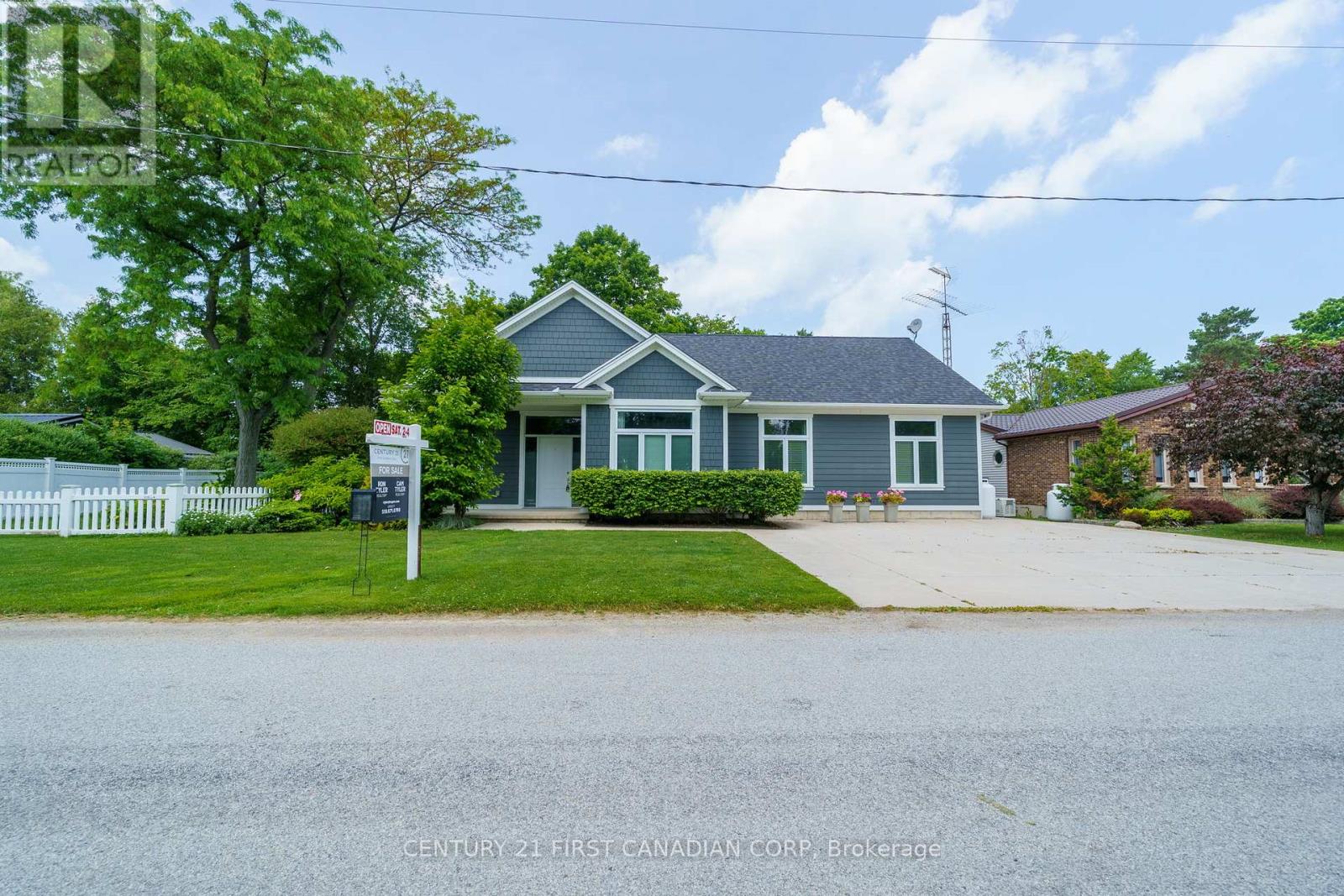 5144 Cedarview Drive, Lambton Shores, Ontario  N0N 1J0 - Photo 2 - X12230196