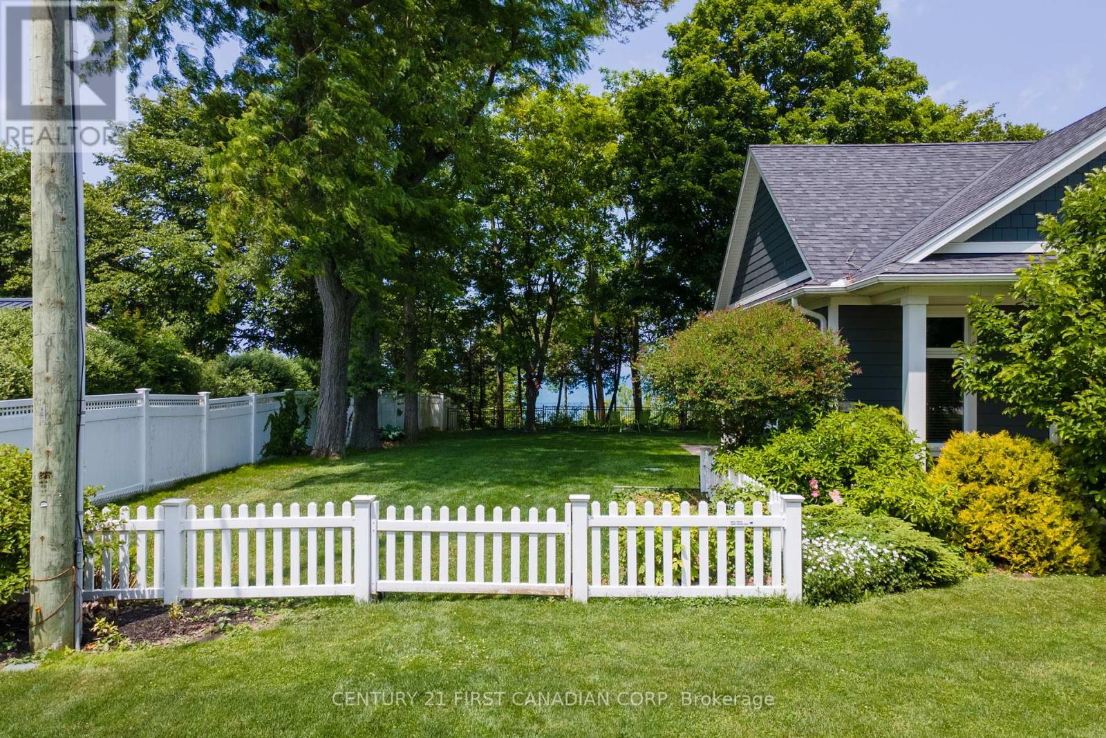 5144 Cedarview Drive, Lambton Shores, Ontario  N0N 1J0 - Photo 25 - X12230196