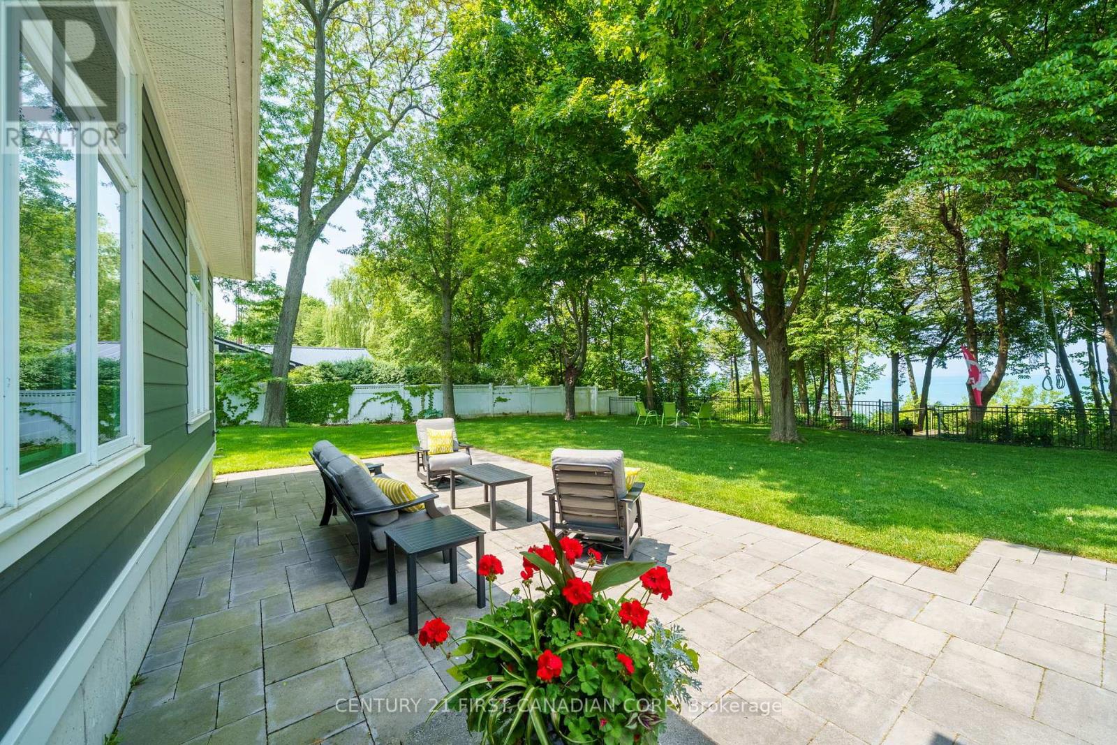 5144 Cedarview Drive, Lambton Shores, Ontario  N0N 1J0 - Photo 26 - X12230196