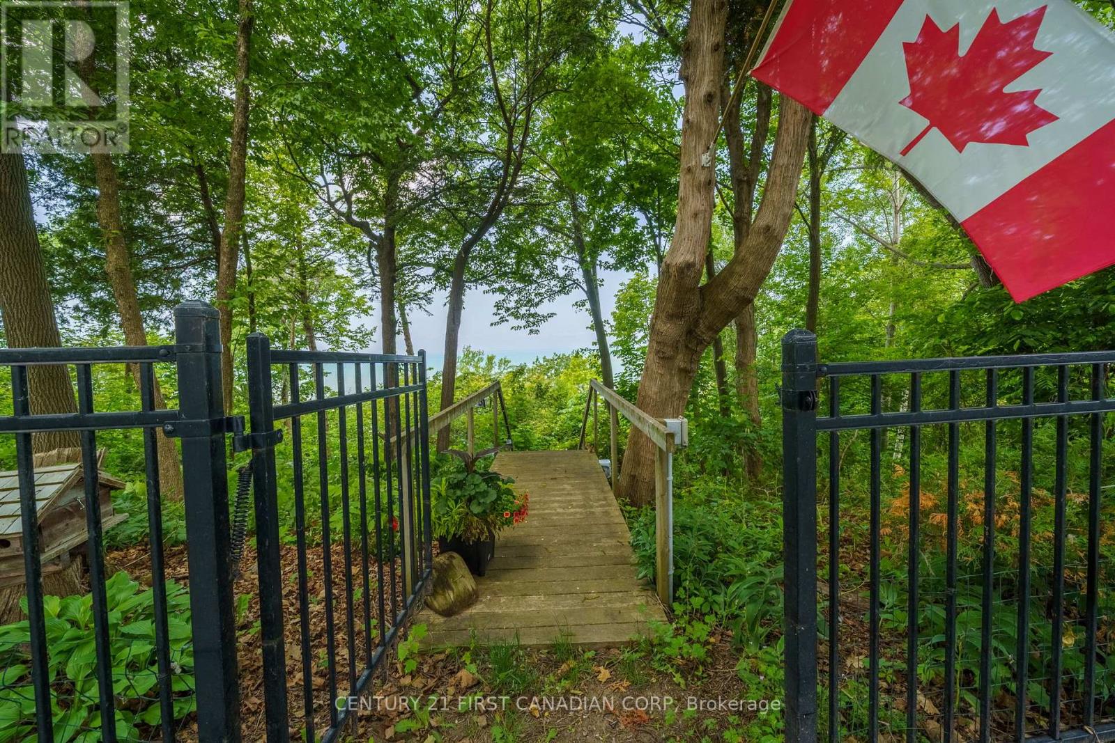 5144 Cedarview Drive, Lambton Shores, Ontario  N0N 1J0 - Photo 33 - X12230196